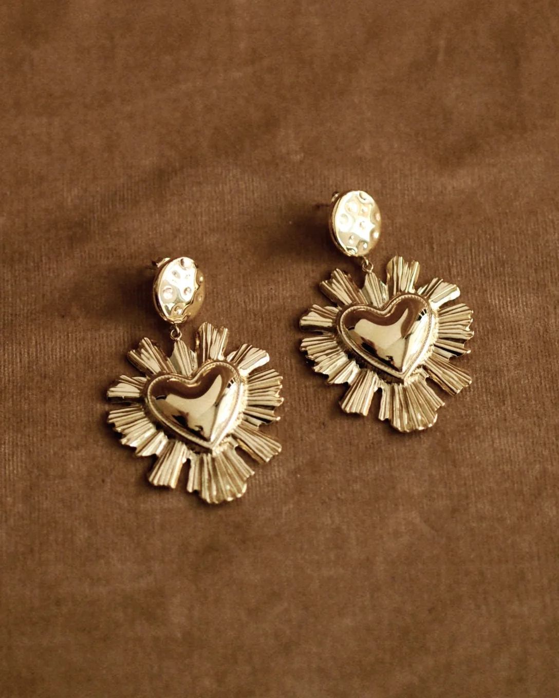 Sacré Heart Earrings in Gold - Image 2