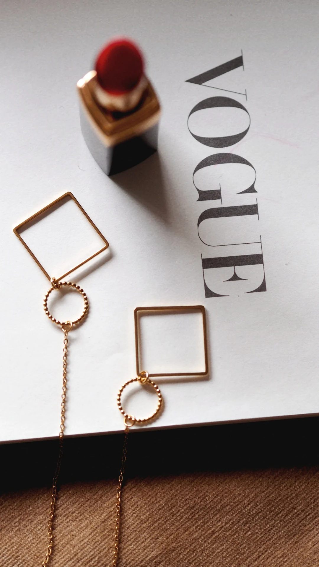 Andrea Atlas Signature Chain Earrings N°28 in Gold - Image 3