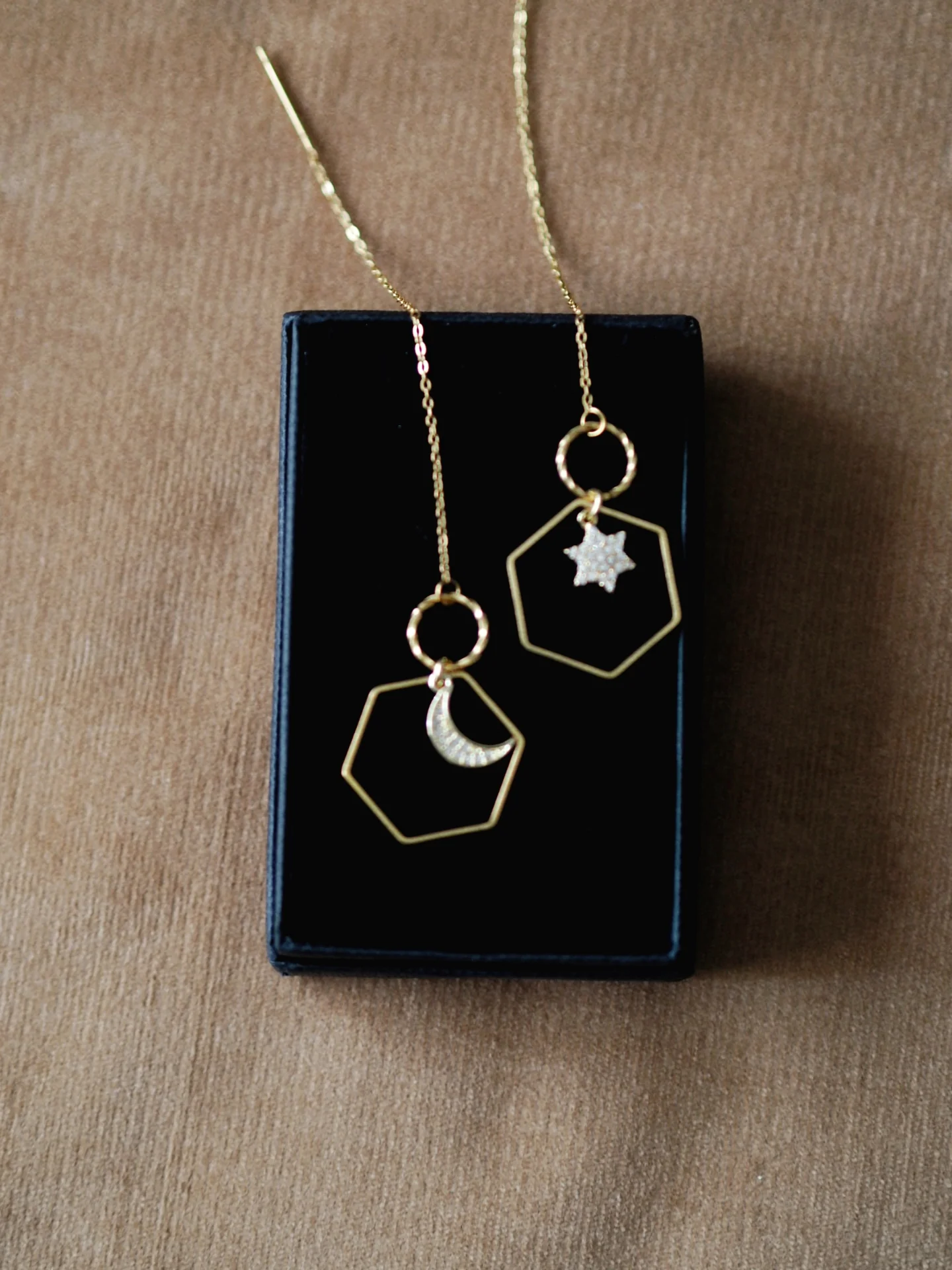 Andrea Atlas Signature Chain Earrings N°32 in Gold - Image 2