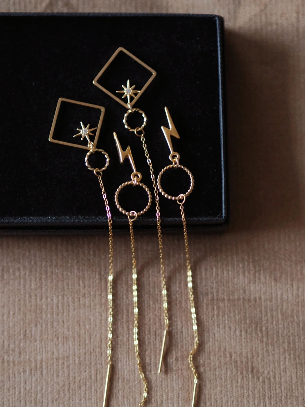 Andrea Atlas Signature Chain Earrings N°61 in Gold - Image 5