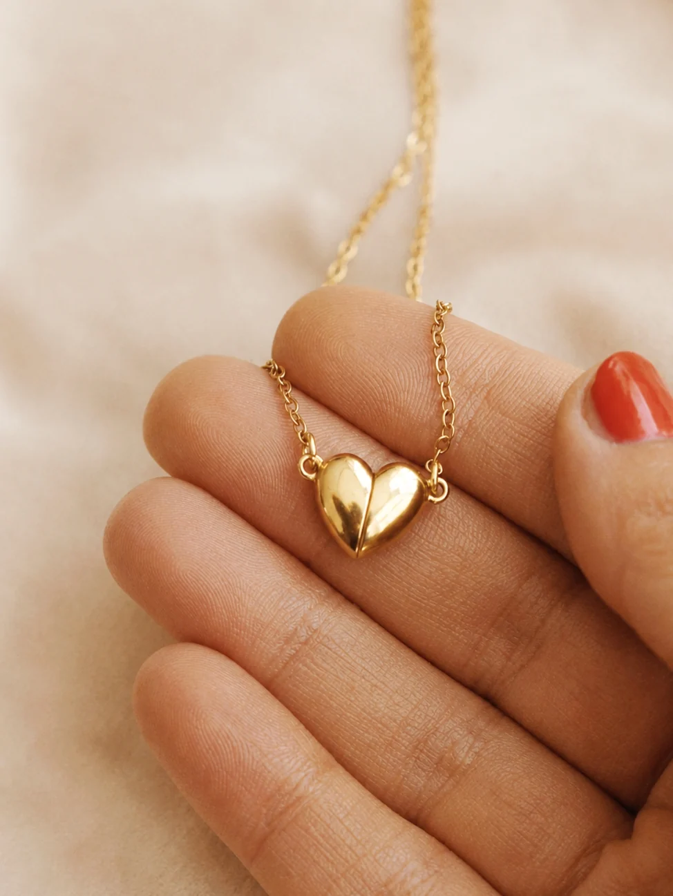 Atlas Magnetic Heart Necklace in Gold