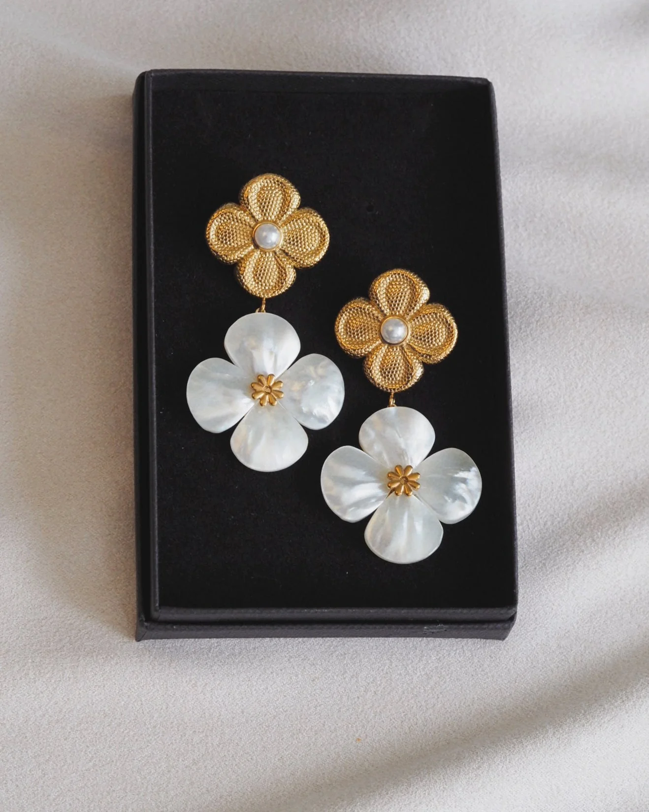 Pearl Clover Earrings in Gold - Image 2