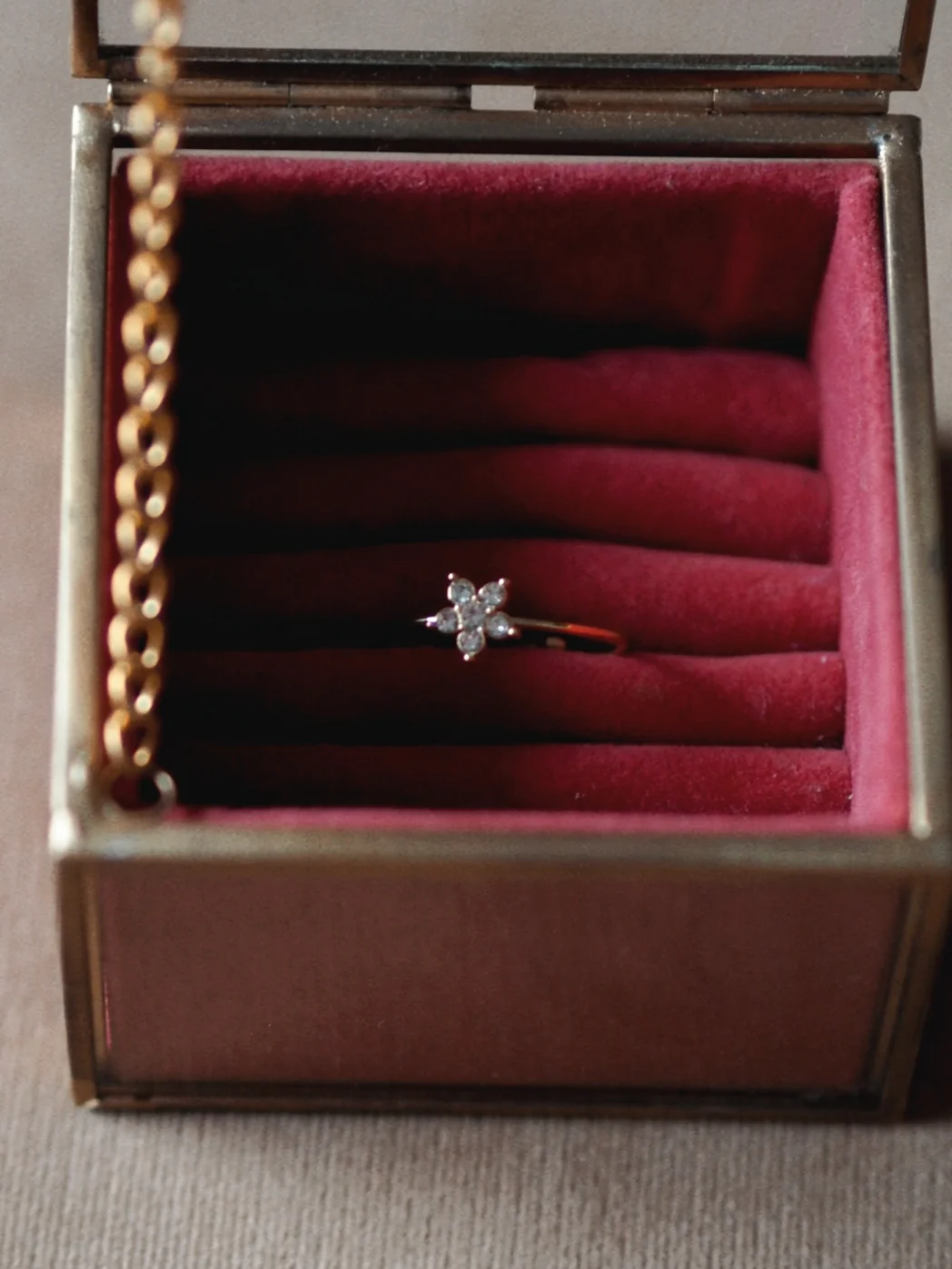 Beautiful Delicate Floral Ring - Image 2