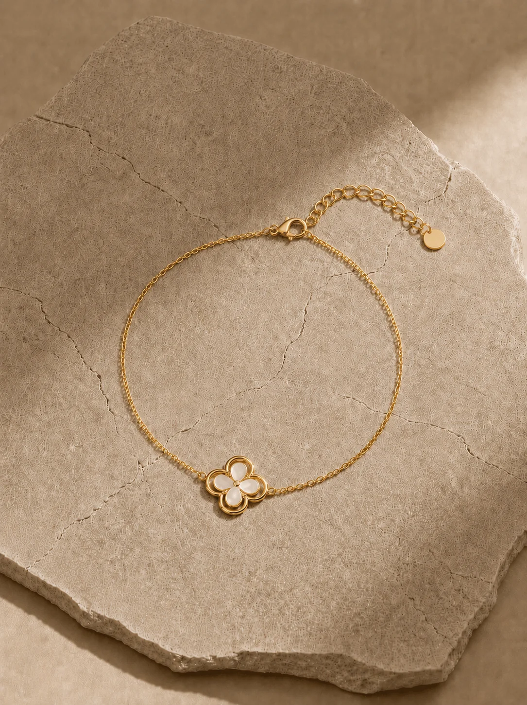 Beautiful Pearl Clover Bracelet in Gold - Image 2