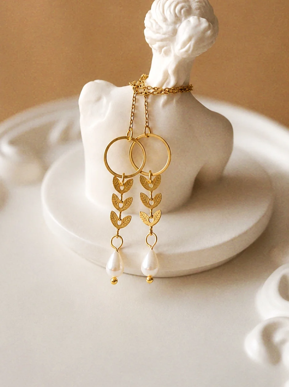 Andrea Atlas Signature Chain Earrings N°3 in Gold - Image 3