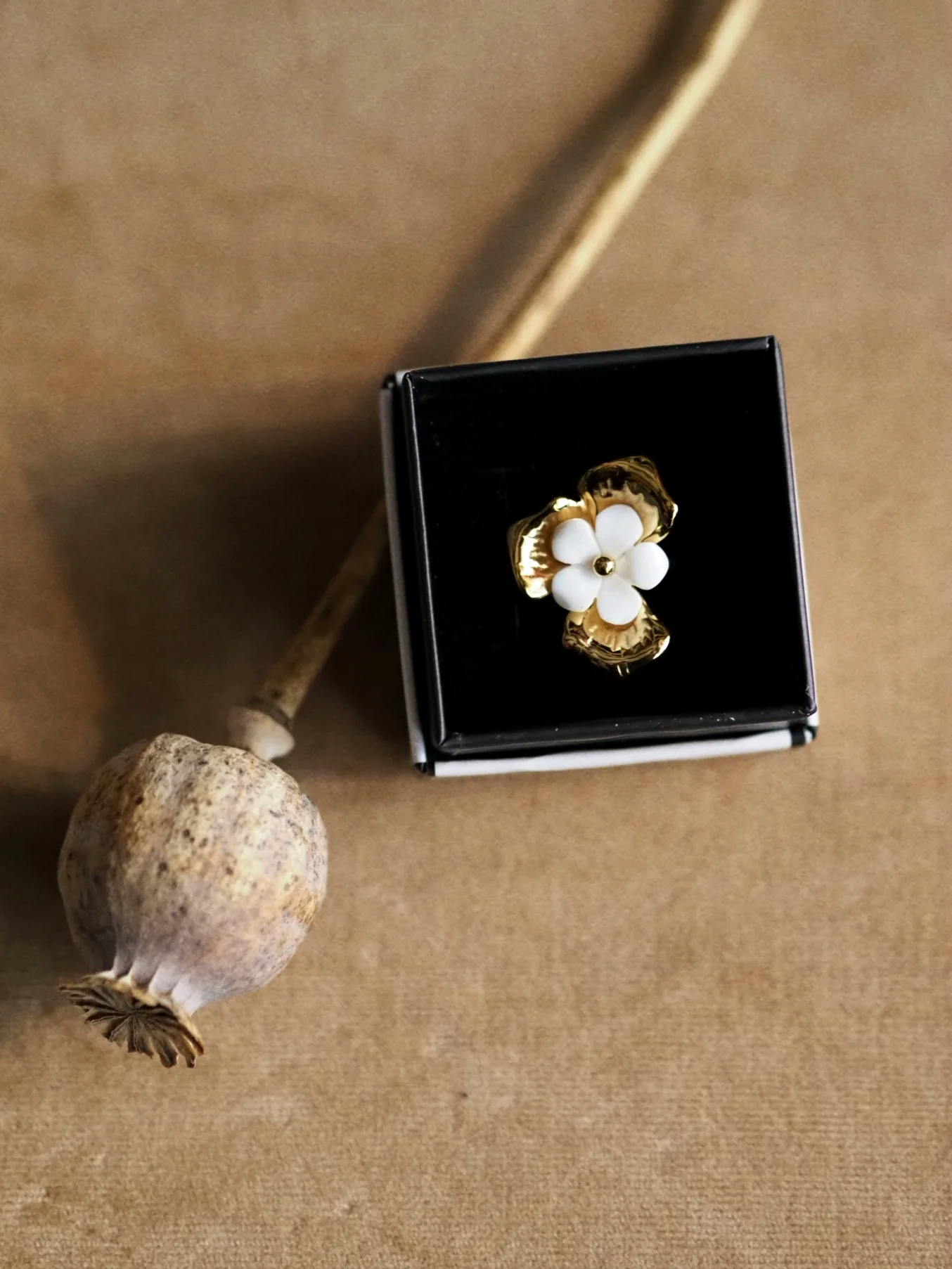 Elisabeth Floral Ring Gold - Image 3
