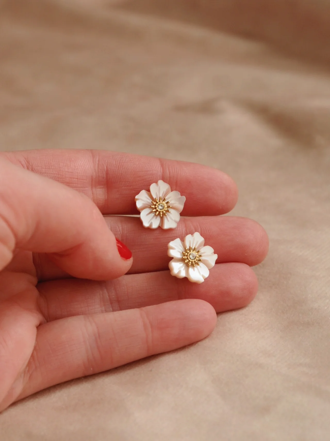 Florence Stud Earrings / White - Image 3