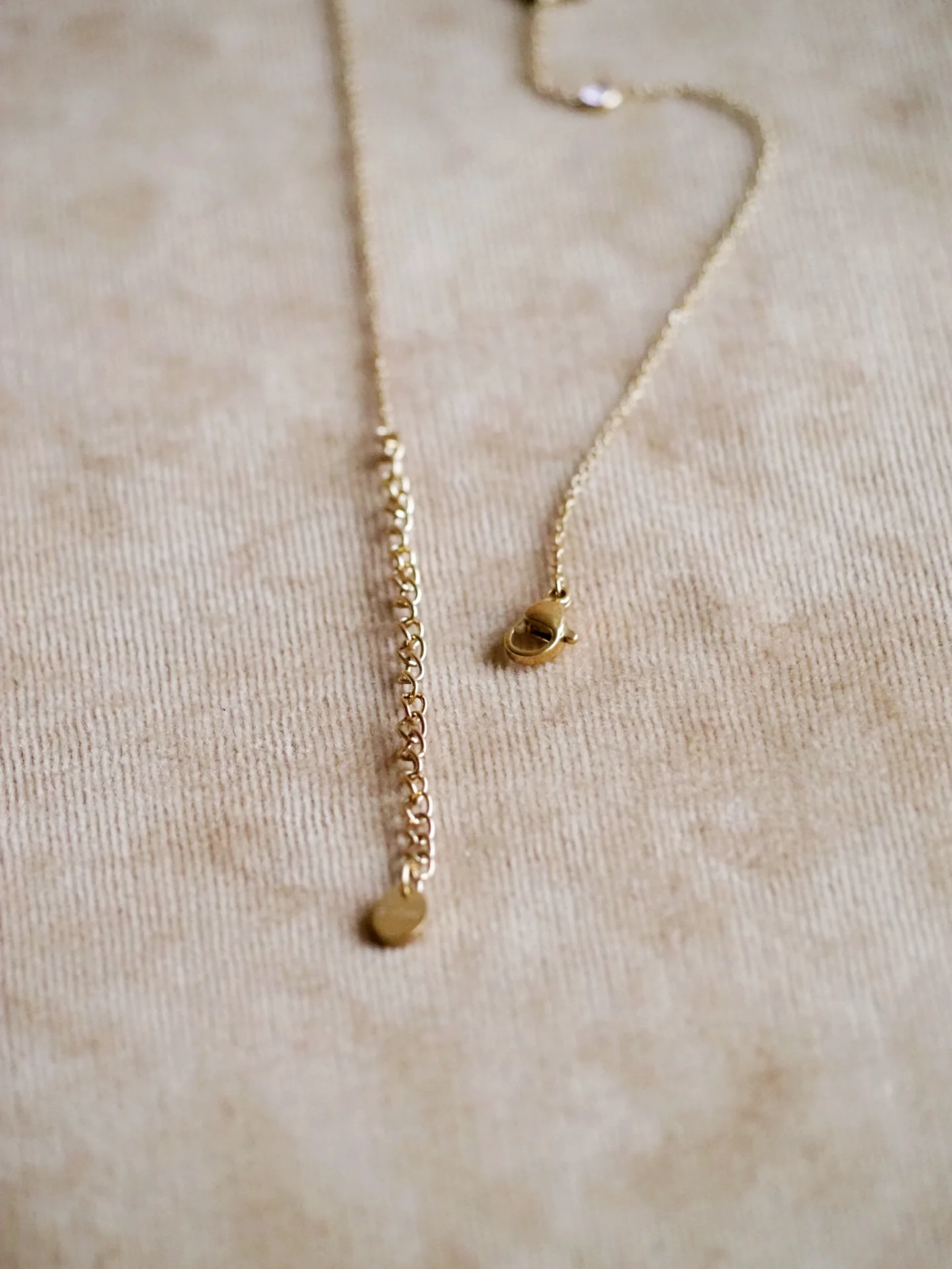 Golden Era Fan Necklace Gold - Image 3