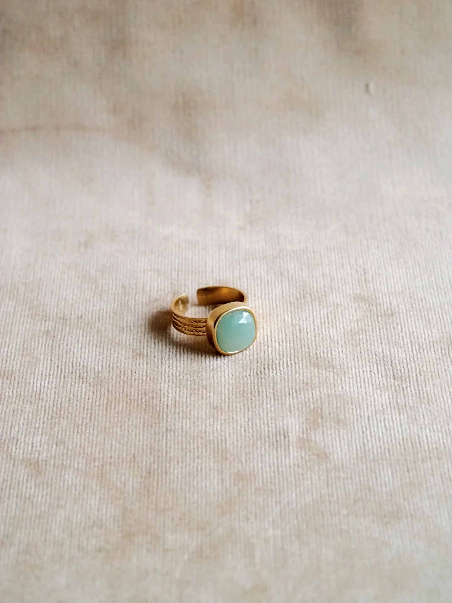 Green Gemstone Ring - Image 2