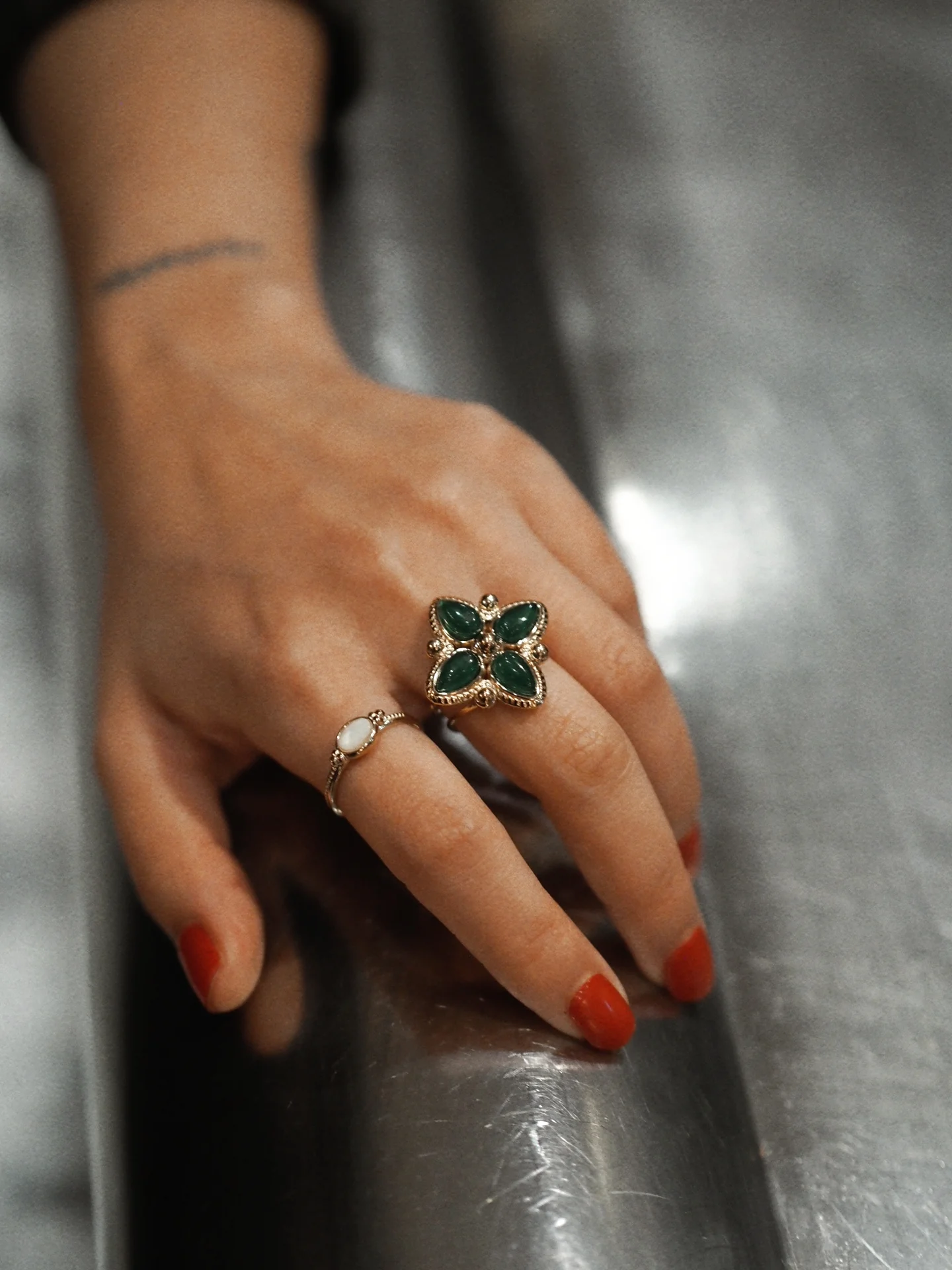 Large Green Gemstone Ring - Image 5