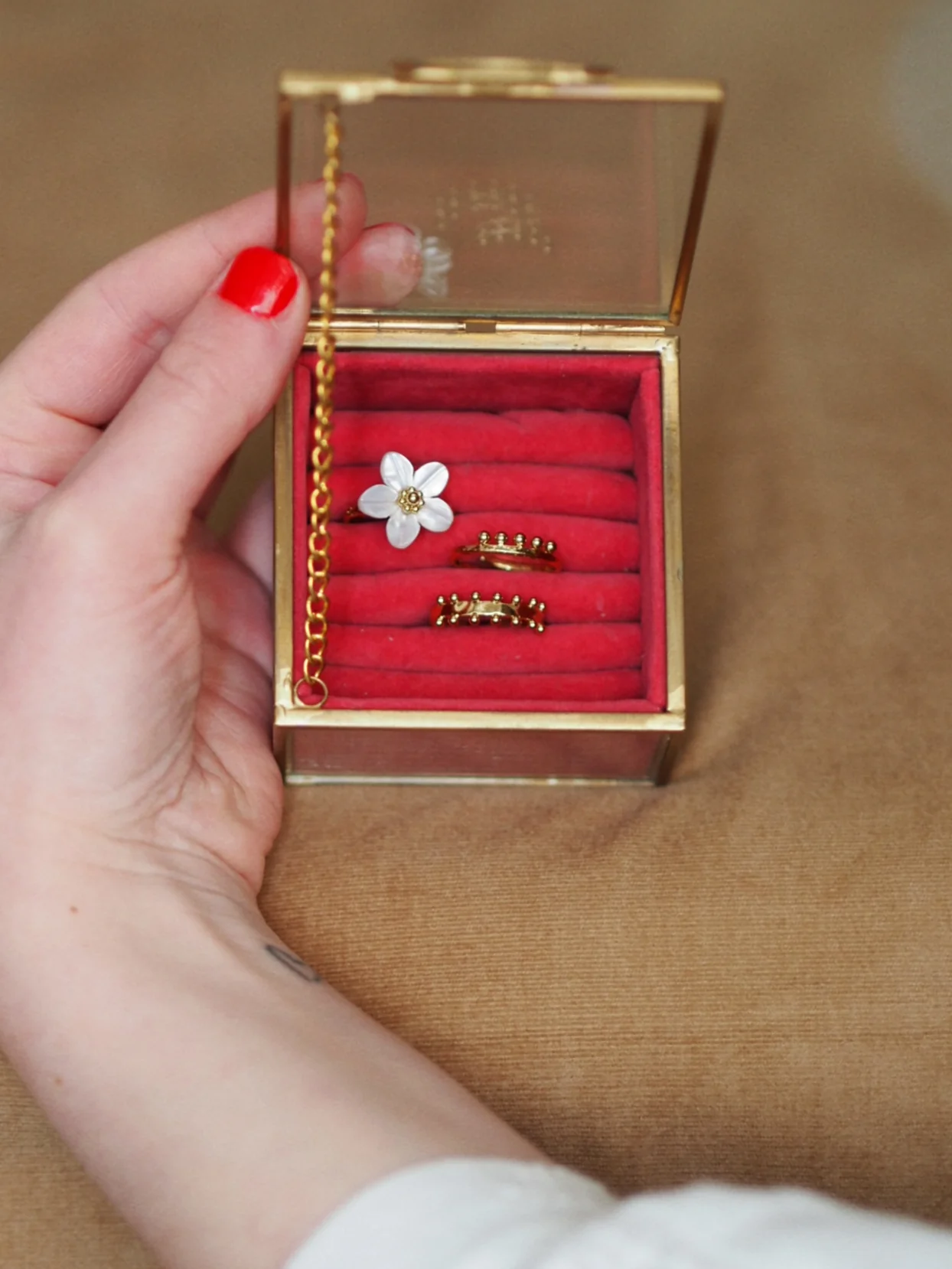 Léa Adjustable Floral Ring - Image 4