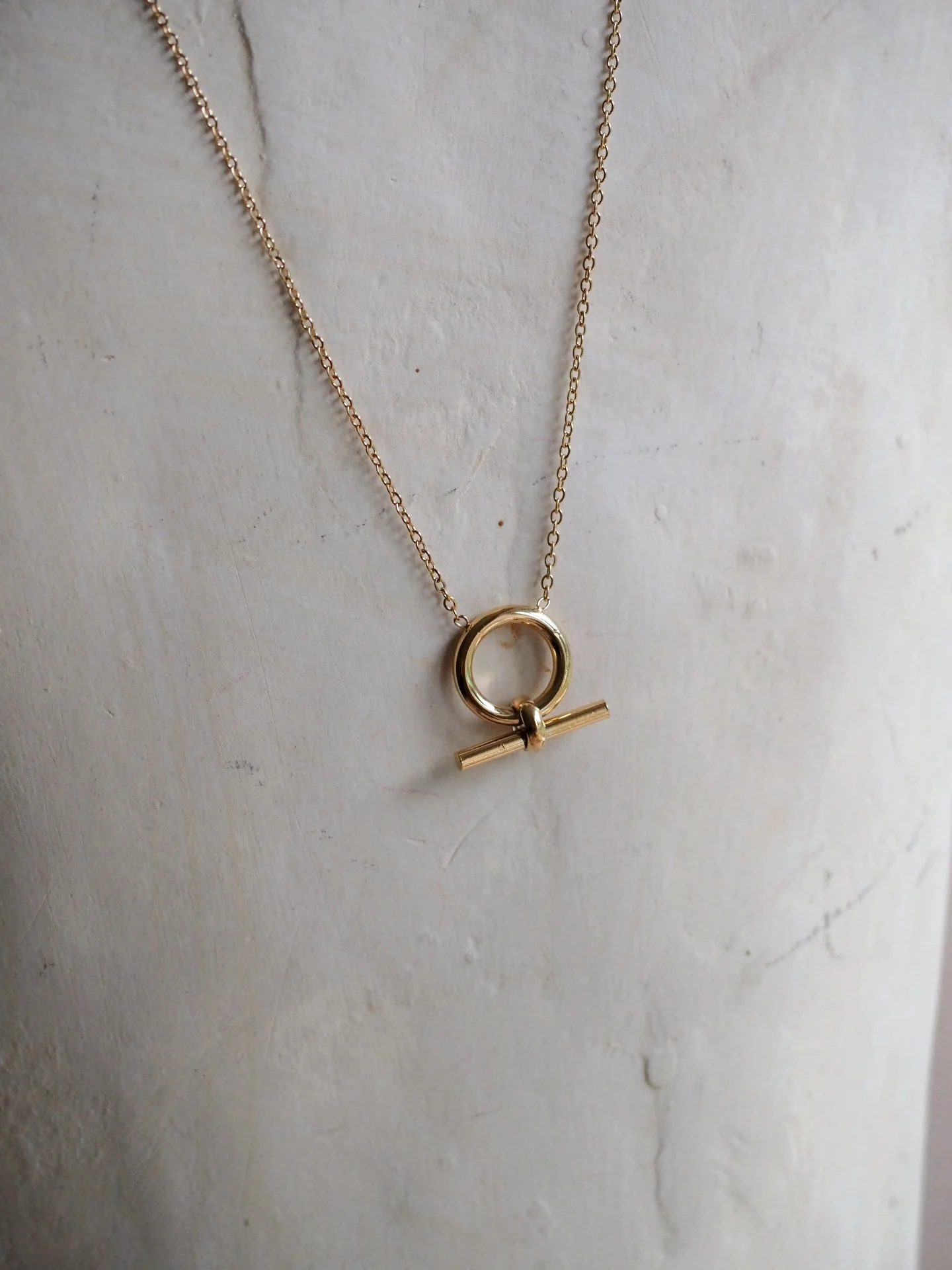Lucie Knot Necklace Gold
