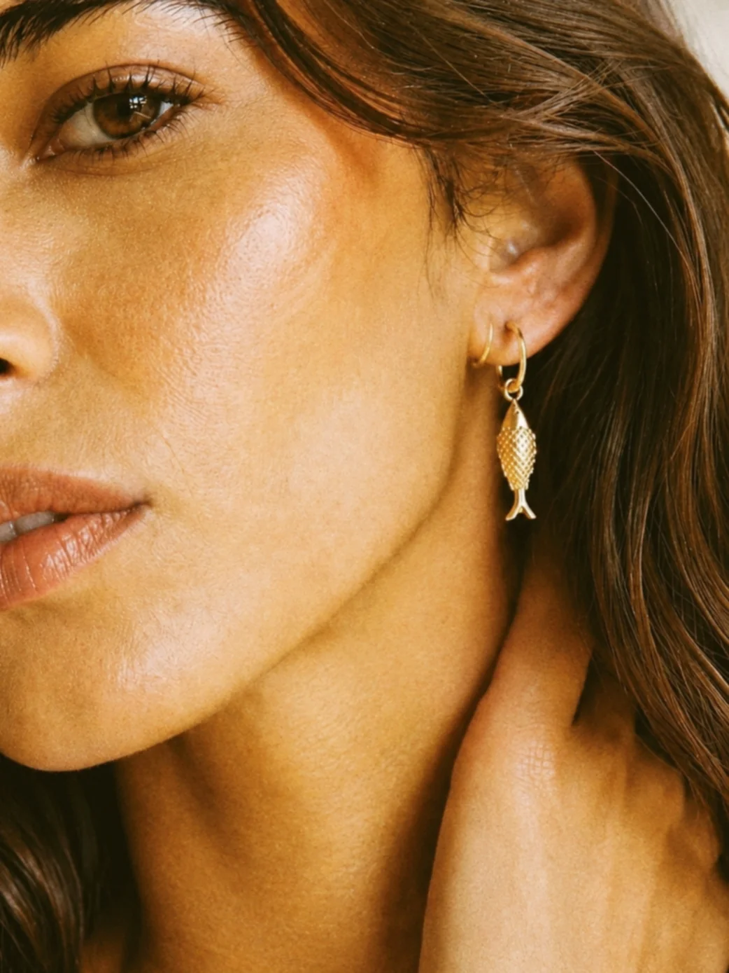 Elegant Fish Earrings in Gold - Image 2