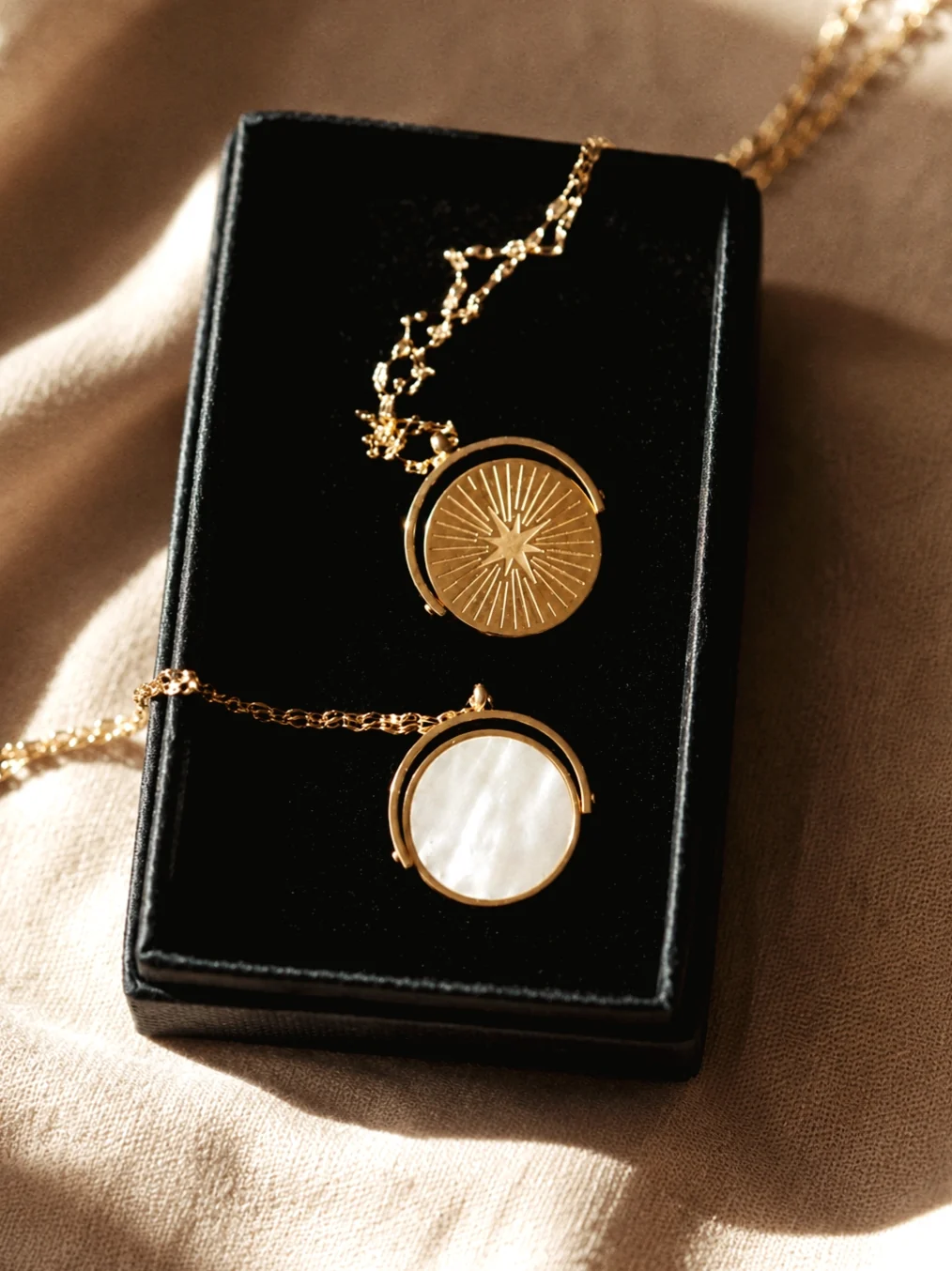 Rotating Mother of Pearl Necklace - Image 2