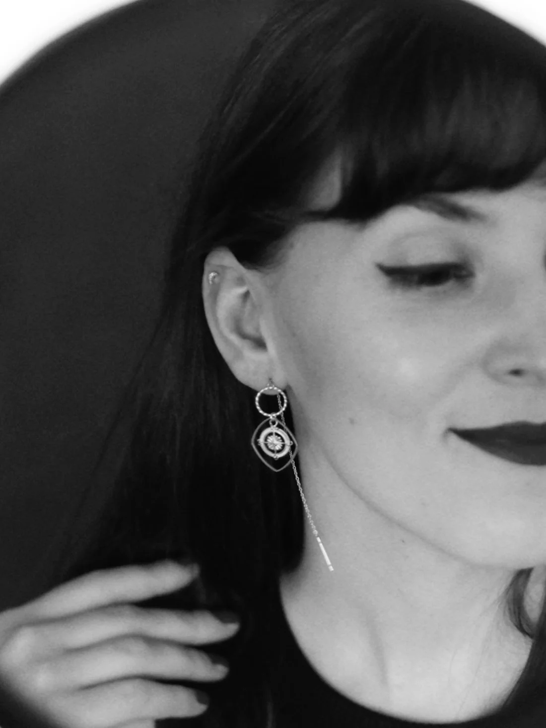 Signature Chain Earrings Compass in Silver / Limited Edition - Image 2