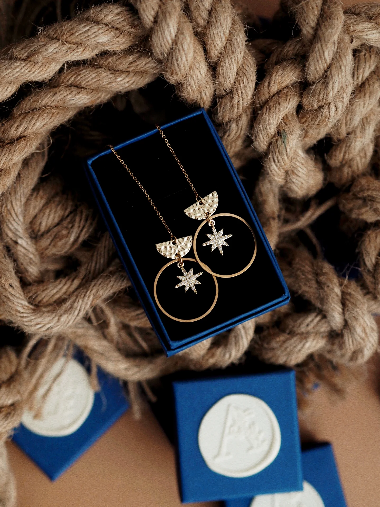 Vega in Gold / Sparkle Limited Collection - Image 4