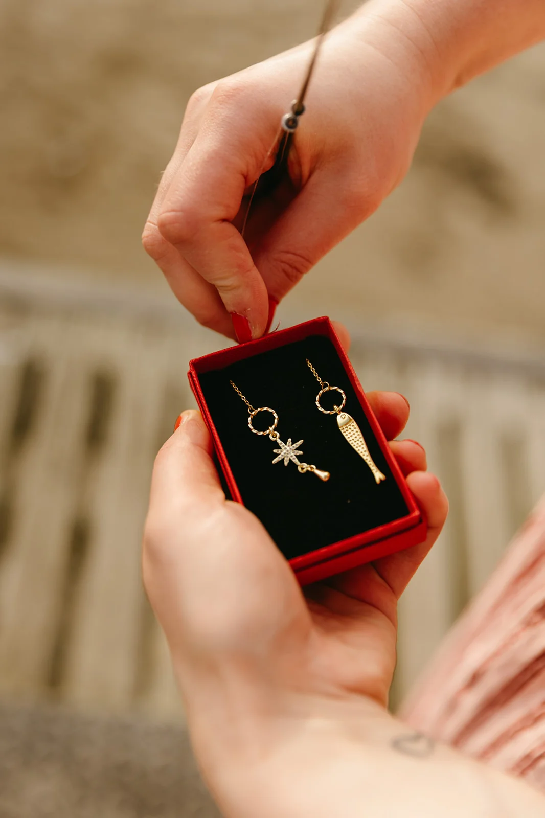 Summer Catch Chain Earrings in Gold / N°1 - Image 4