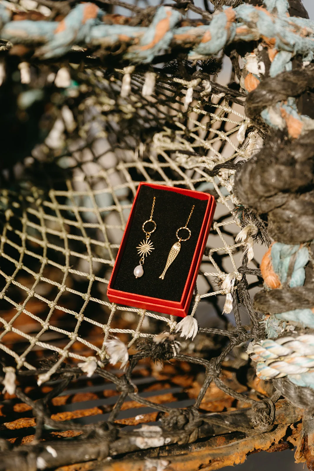 Summer Catch Chain Earrings in Gold / N°4 - Image 3
