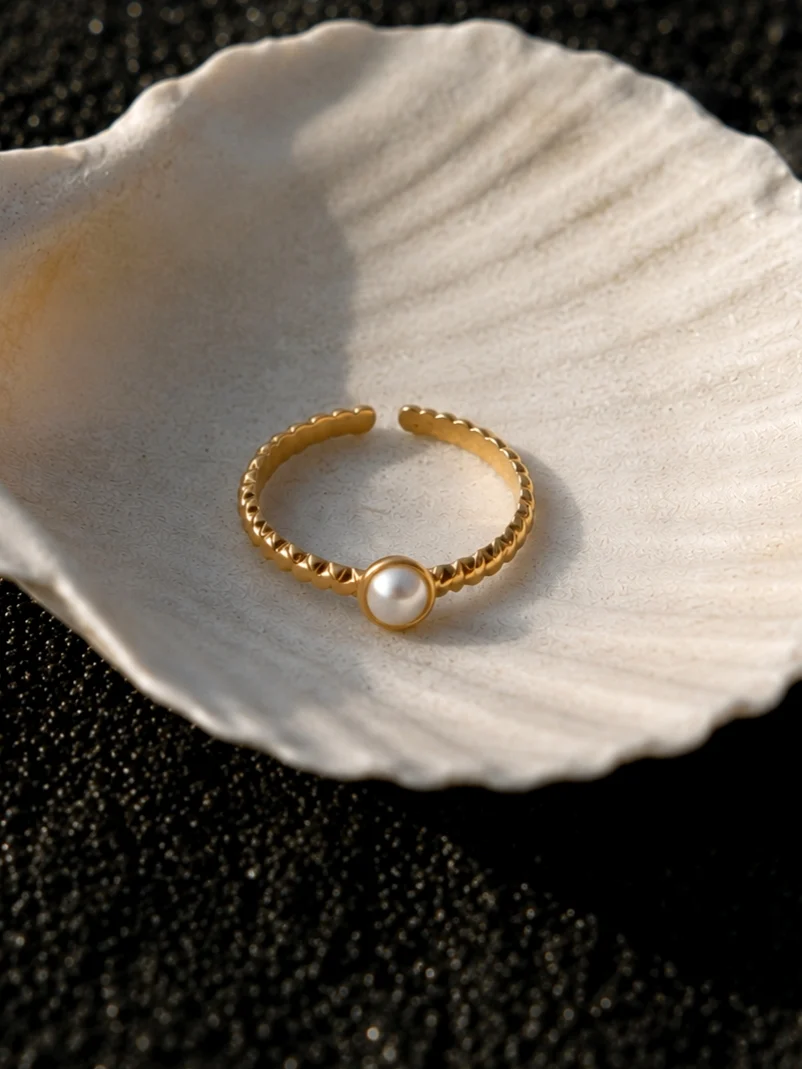 Serene Pearl Ring Gold