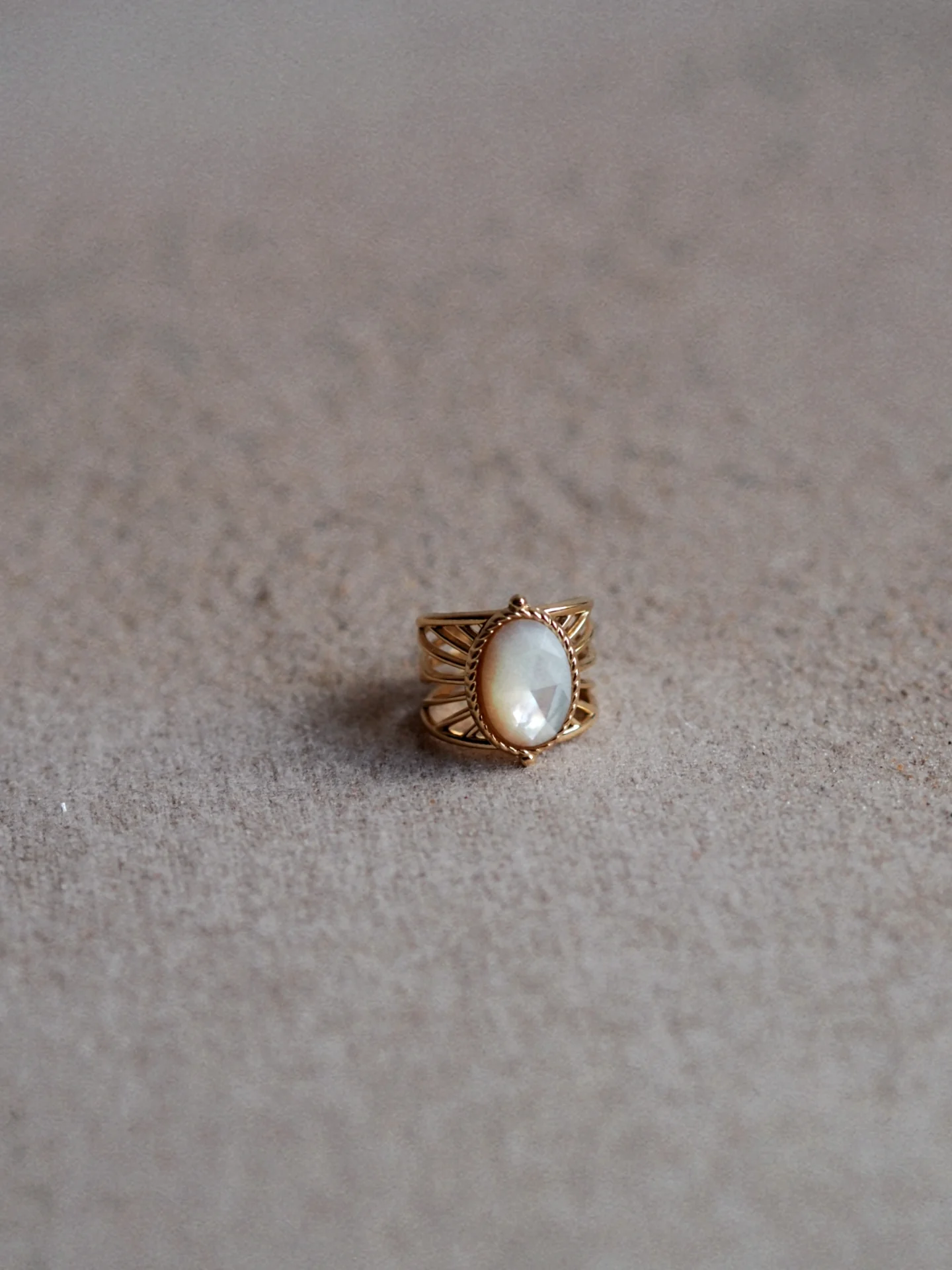 Unique Mother of Pearl Ring - Image 5