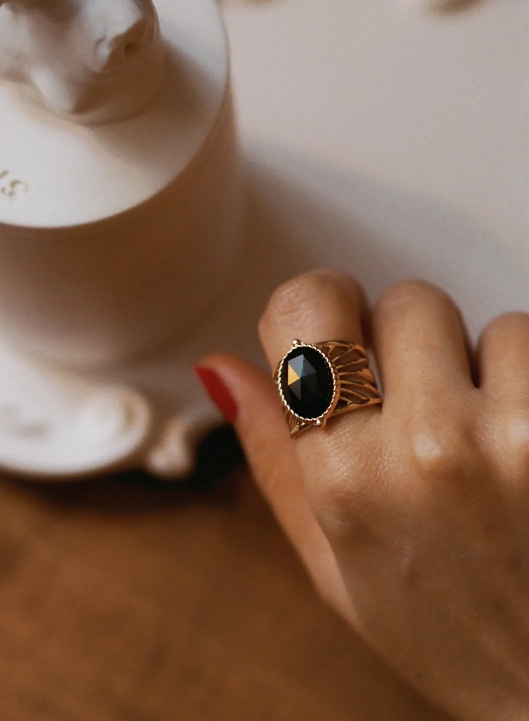 Unique Onyx Ring Gold - Image 2